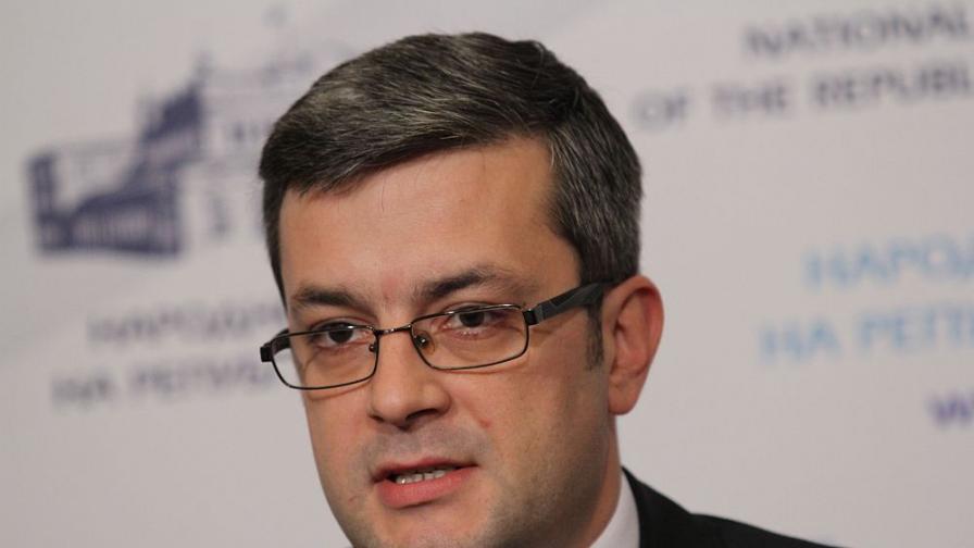  Тома Биков за компроматите: Направено е смешно. Посланието е по-важно 