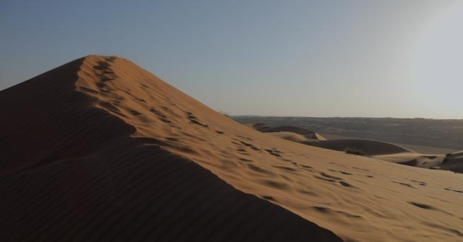 Простираща се на Арабския полуостров, Руб ел-Хали, е най-дългата пясъчна