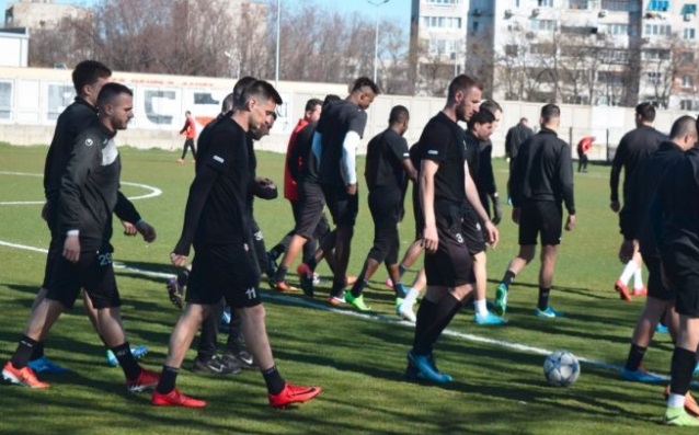 Представителният тим на Локомотив се изправя в съботния ден срещу