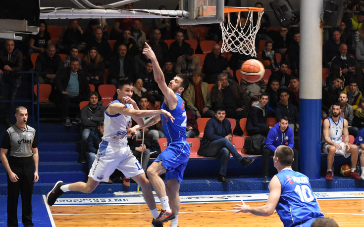 Левски Лукойл с 12-а победа в НБЛ