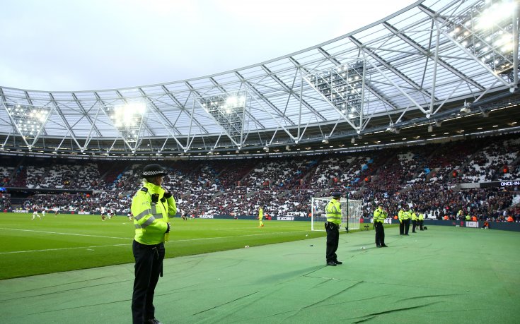 Английски уикенд: Дерби в Манчестър, батални сцени в Лондон и треперене по Кейн