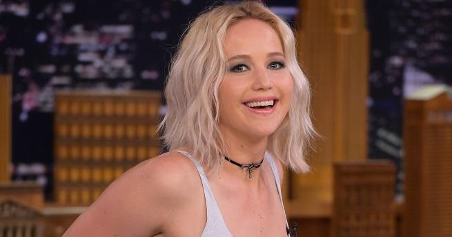 На екрана Дженифър Лорънс изглежда много привлекателна и вълнуваща жена