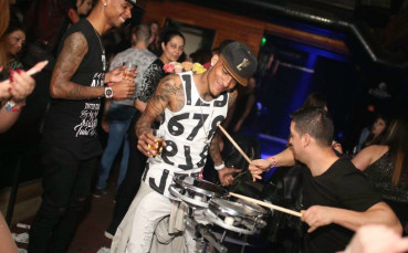 Звезда на ЦСКА отпразнува победата над Пирин в столична дискотека