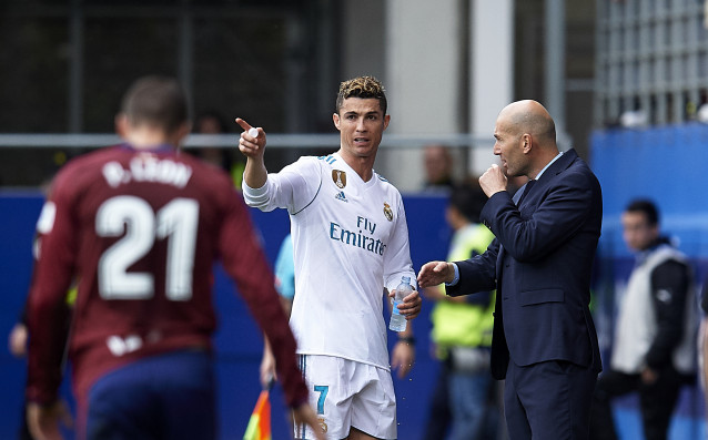 Наставникът на Реал Мадрид Зинедин Зидан провел специален разговор с