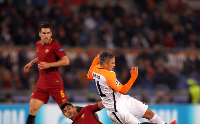 УЕФА съобщи че ще накаже Рома заради поведението на децата