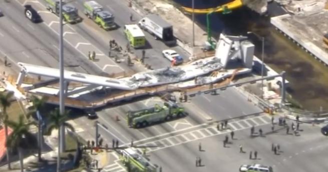 Новопостроен пешеходен мост минаващ над шестлентов път в Маями се