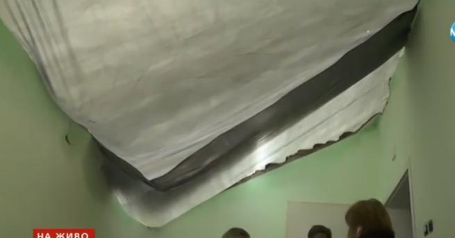 Продължават огледите на къщи във Врачанско на които ураганният вятър