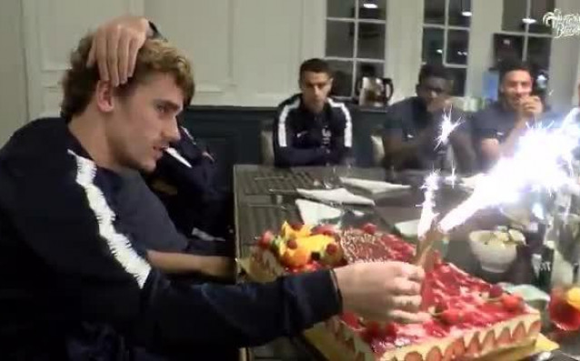 Звездата на френския национален отбор Антоан Гризман посрещна 27-я си