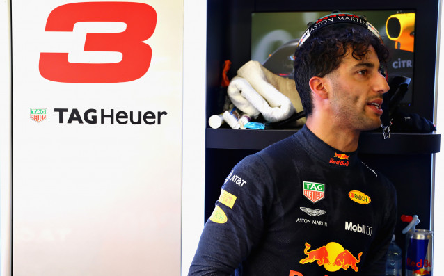 Австралиецът Даниел Рикиардо с Ред Бул беше наказан да стартира