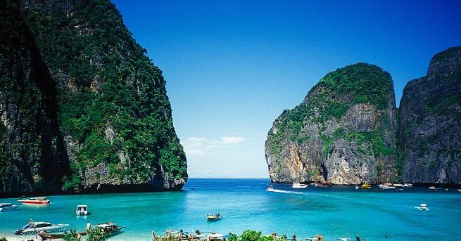 Заливът Мая Бей в Тайланд ще бъде затворен за посетители четири месеца заради