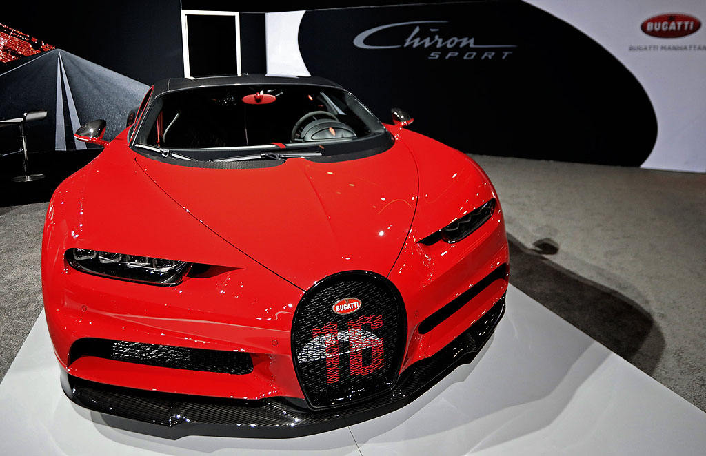 16 цилиндровото Bugatti Chiron Sport