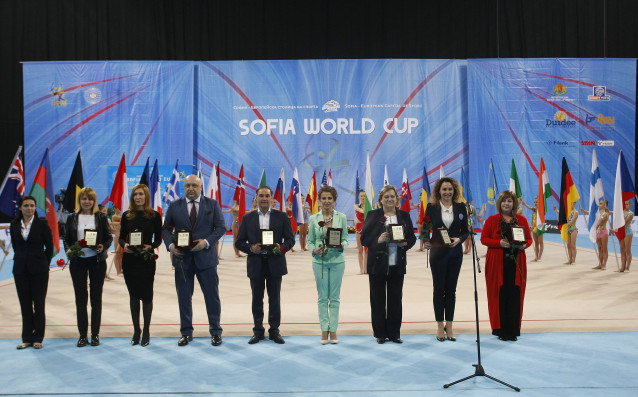 Световната купа по художествена гимнастика бе официално открита. С бляскава
