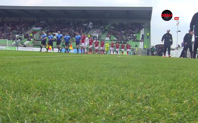 Започна сблъсъка между първия и втория в класирането на Първа