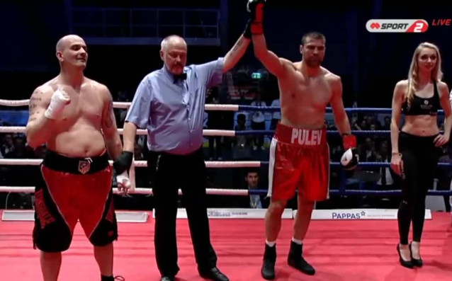 Българският боксьор Тервел Пулев записа 10 поредна победа в професионалната