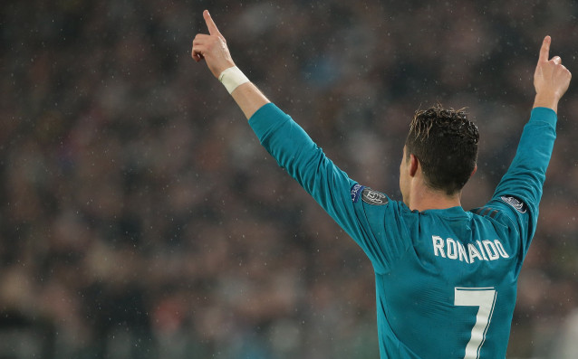 Звездата на Реал Мадрид Кристиано Роналдо продължава да чупи рекорди.