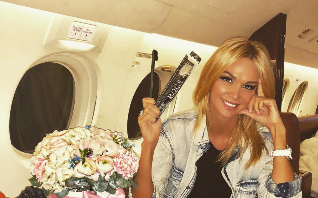 Красивият посланик на Мондиал 2018 Виктория Лопирева честити Великден на