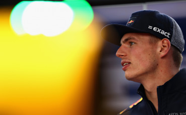Ферстапен след случката с Люис: Лесно е да виниш по-младия