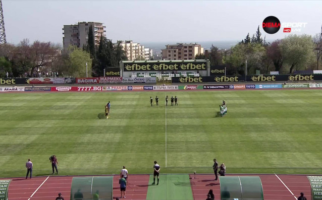 Първият двубой от днешната програма на Първа лига меджу отборите