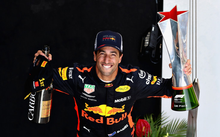 Дани Рикиардо триумфира в Китай в луда надпревара
