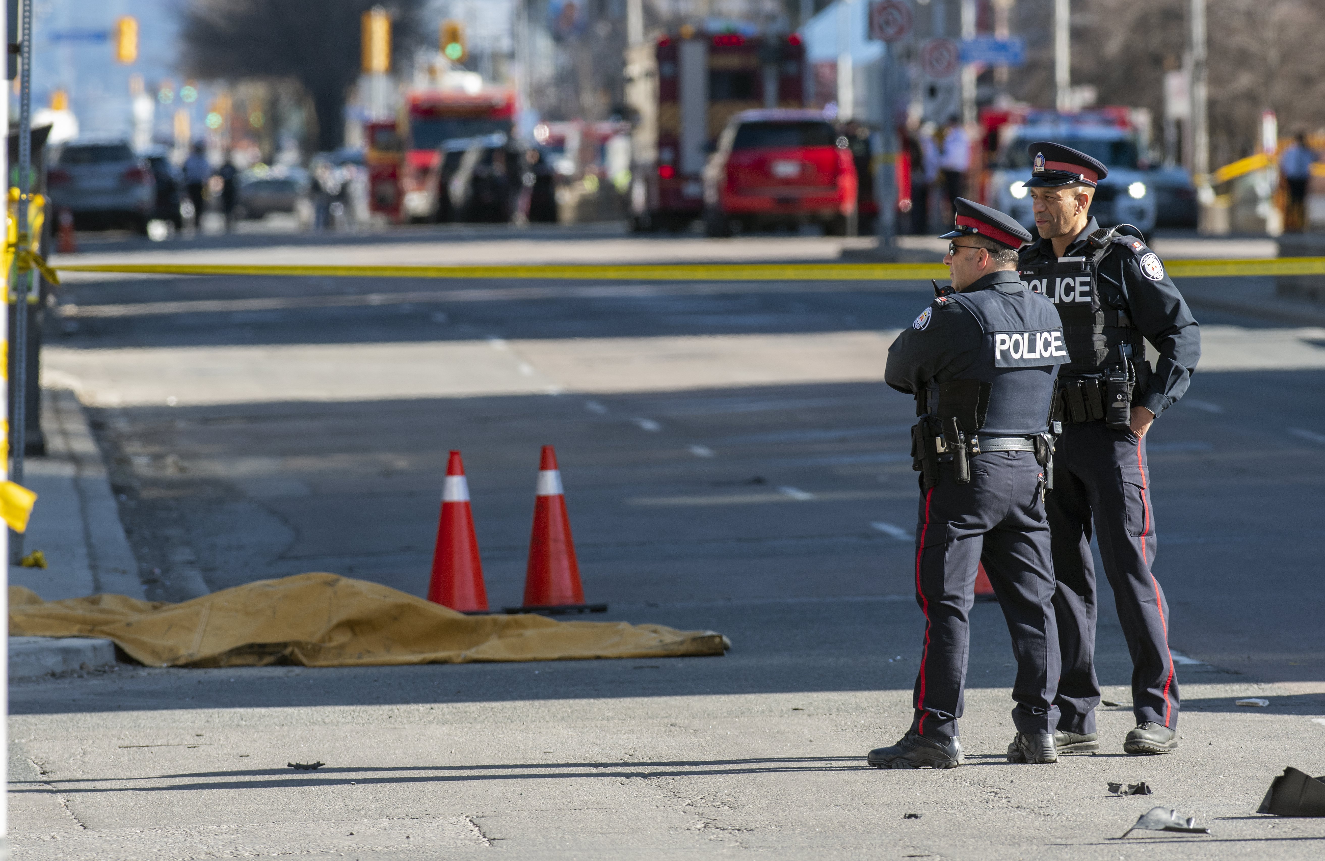 Броят на жертвите нарасна на 10, а ранените са 15, след като мъж прегази група хора с ван в Торонто, Канада