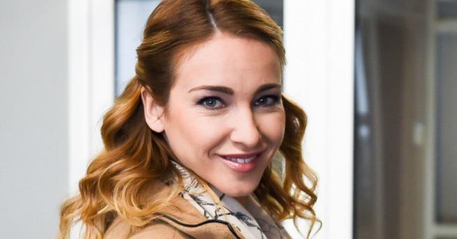 Любопитно Алекс Раева очаква първото си дете Певицата съобщи новината