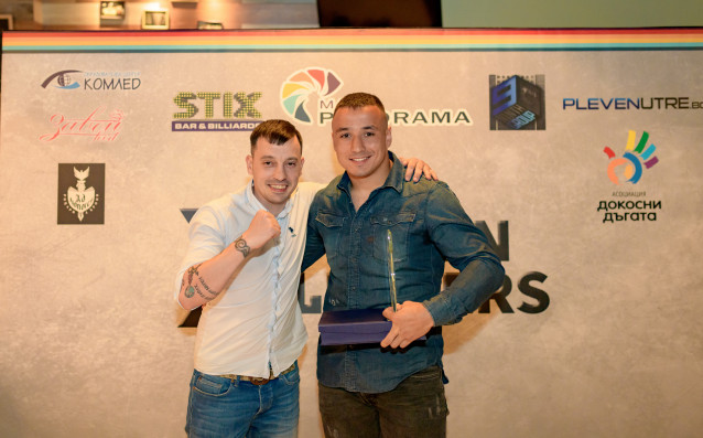 Световният шампион по бокс Детелин Далаклиев връчи приз на настоящия