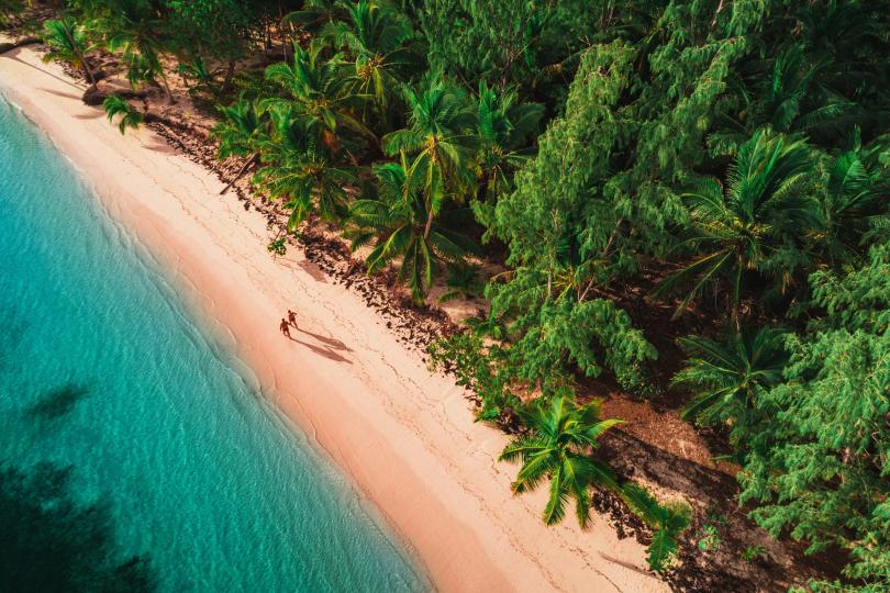 <p>Сейшелите и Малдивите могат да изчезнат от лицето на планетата. Учени увериха, че желаещите да посетят някои от най-популярните места за отдих на нашата планета имат на разположение не повече от 10 години, за да го сторят.</p>