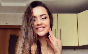 Фитнес инструктор през деня, танцьорка през нощта