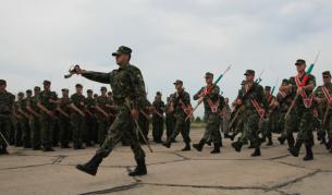 В района на летище Доброславци се проведе тренировка за военния парад на представителните блокове на видовете въоръжени сили и техниката, на въоръжение в Българската армия.