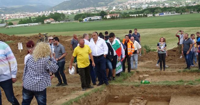 Строителството на автомагистрала Струма е замразено докато не стане ясно