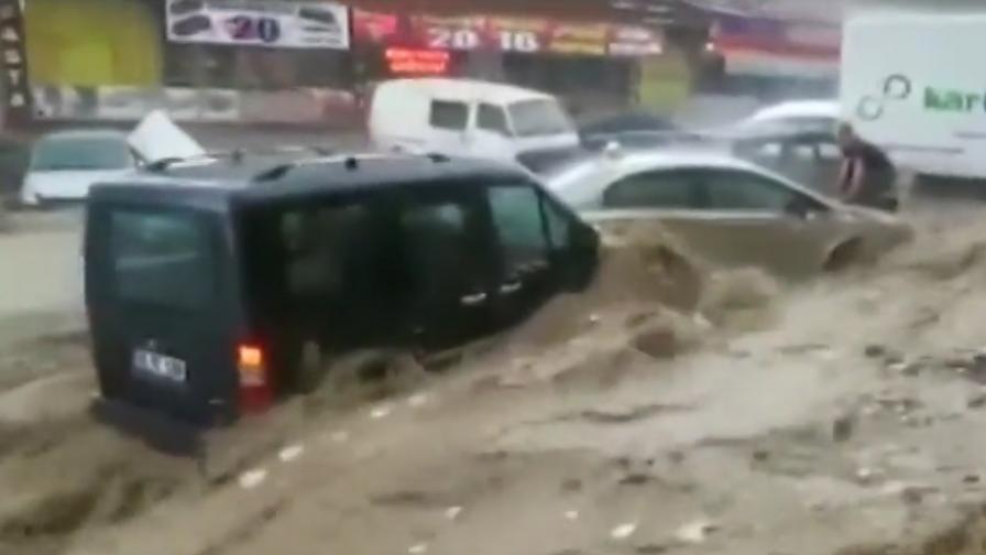 Страшно наводнение удари Анкара