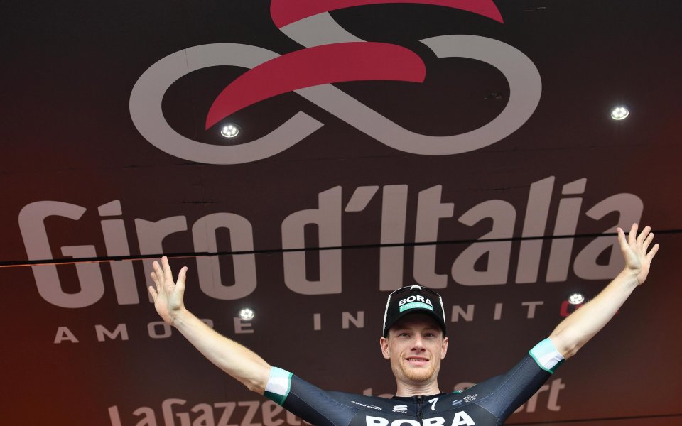 Сам Бенет спечели третия етап от колоездачната обиколка на Испания.