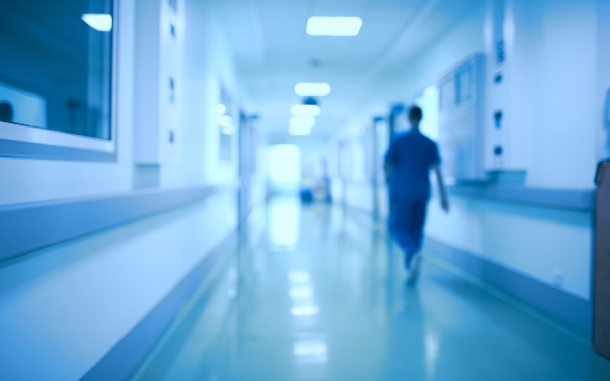 <p>Ако не се лекува незабавно, се развива бързо и агресивно, причинявайки смърт за кратко време. Лечението варира от антибиотици до операция и дори ампутация на засегнатите крайници.</p>