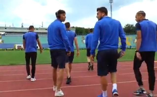 Футболистите на Левски пристигнаха на Националния стадион Васил Левски и