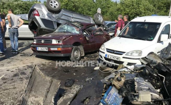 Четирима ранени при верижна катастрофа във Варна