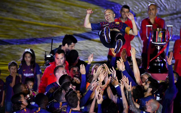 Adiós, Iniesta - от бурните овации до празния стадион