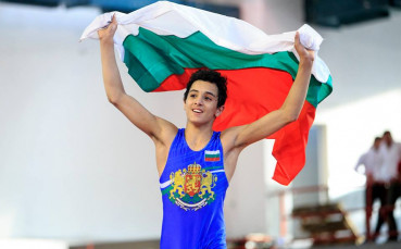 Двукратният европейски шампион за кадети Едмонд Назарян постигна две убедителни