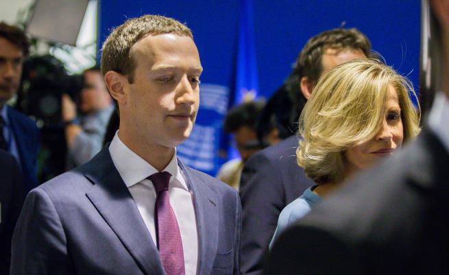 Зукърбърг: Facebook не продава данните ви