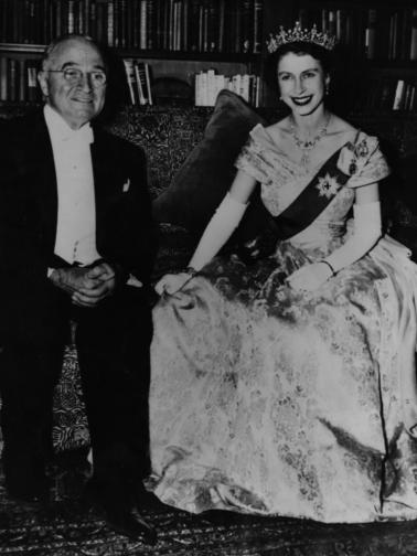 кралица Елизабет президенти