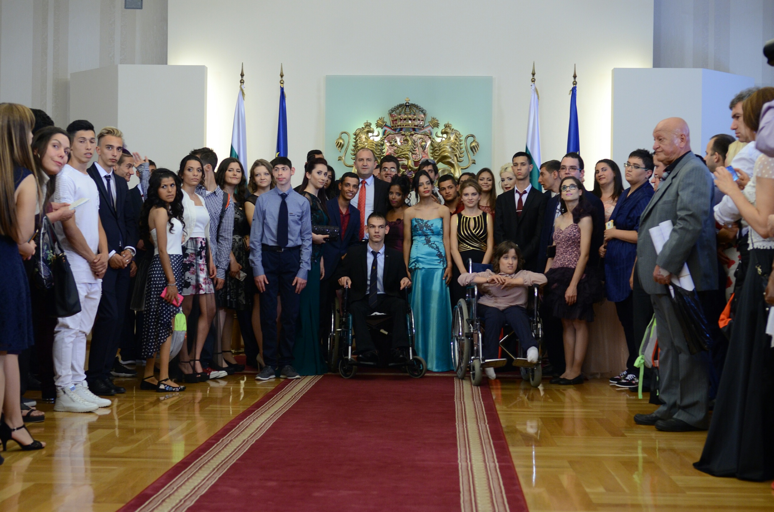Президентът Румен Радев посрещна абитуриенти от над 60 специализирани институции за деца и младежи от цялата страна. На събитието присъства и първата дама Десислава Радева.
