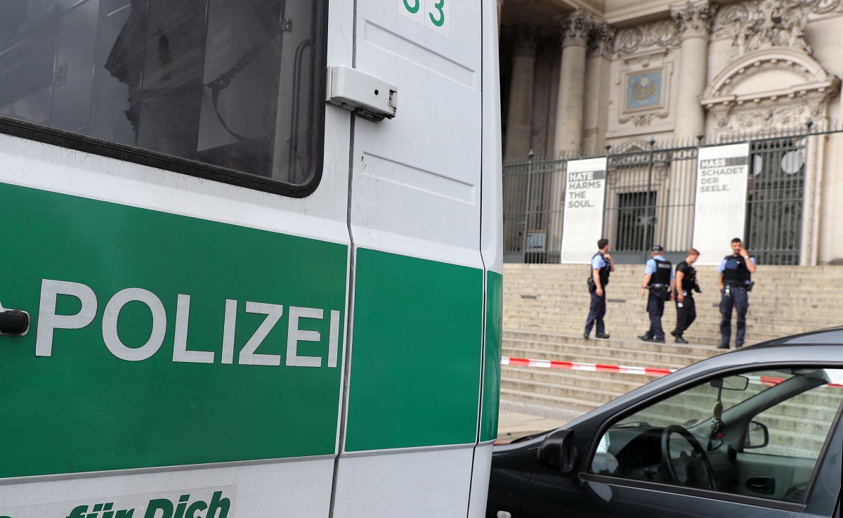 Полицай простреля мъж в района на Берлинската катедрала, който се готвел да извърши нападение.