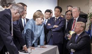 Тази снимка от срещата на Г7 разбуни духовете в инернет