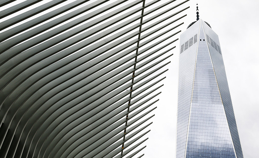 One World Trade Center, Ню Йорк – 540 метра Той е построен в северозападната част на мястото, където бяха кулите на Световния търговски център, преди да са били унищожени при нападенията от 11 септември. Обсерваторията "Единият свят" бе открита през 2015 г. Сградата беше умишлено създадена, за да отбележи годината на независимостта на САЩ, и официално е най-високата сграда в САЩ.