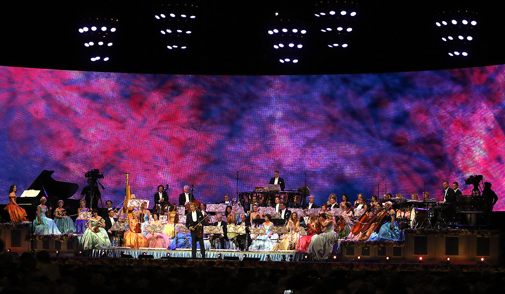 Световноизвестната звезда Andre Rieu за първи път в България
„Кралят на валса”  – с впечатляващ концерт в „Арена Армеец”