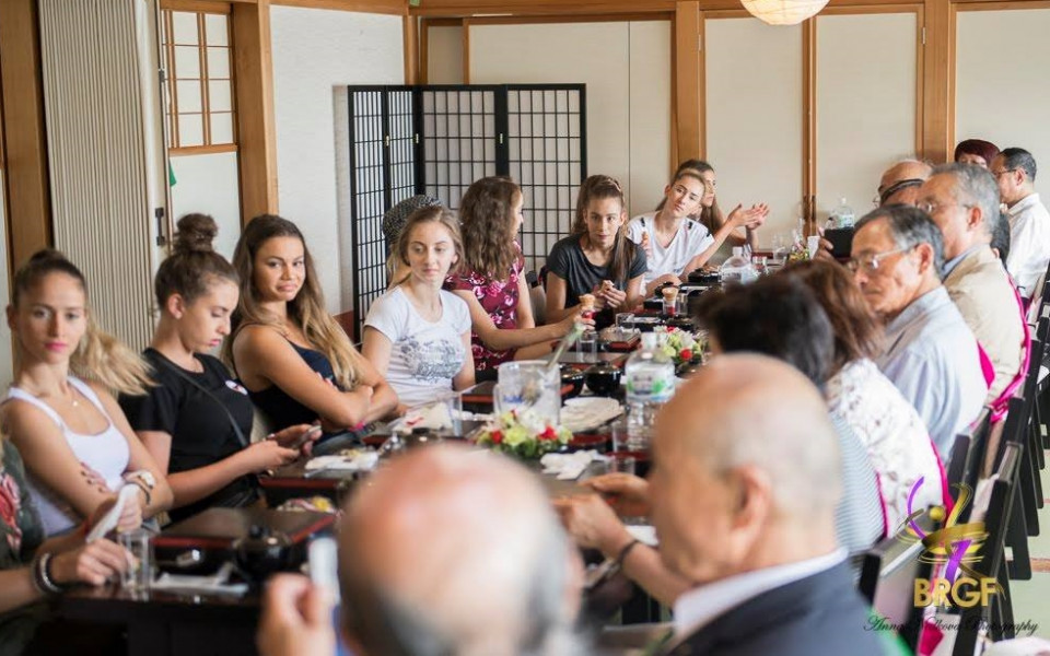 Грациите гости на ритуал по приготвянето на традиционен японски ориз