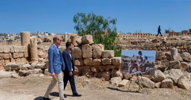 Принц Уилям посети йорданския археологически обект в Джераш. Това е