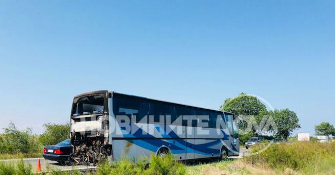 Автобус превозващ еврейски туристи се запали по време на движение