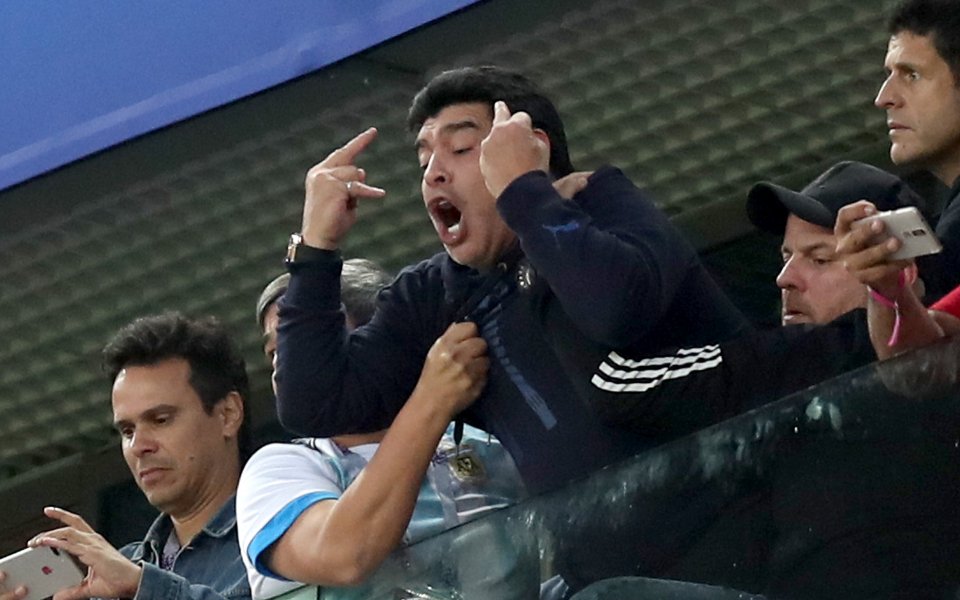Марадона пак във вихъра, обижда племенника си по ТВ