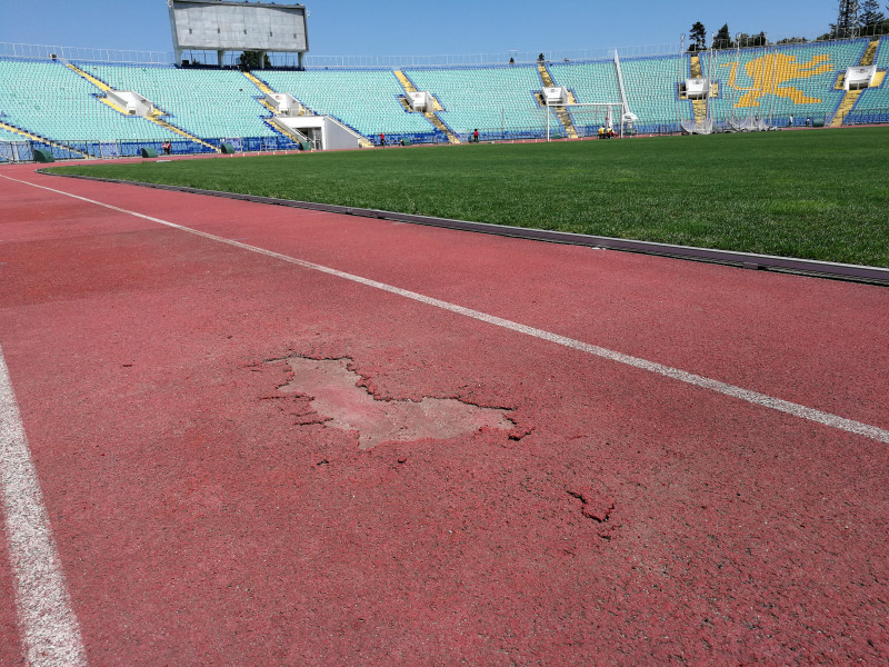 Национален Стадион Васил Левски дупки писта лекоатлетическа 2018 юли1