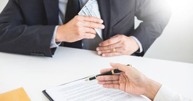 Масова практика е хора които заминават за дълго в чужбина